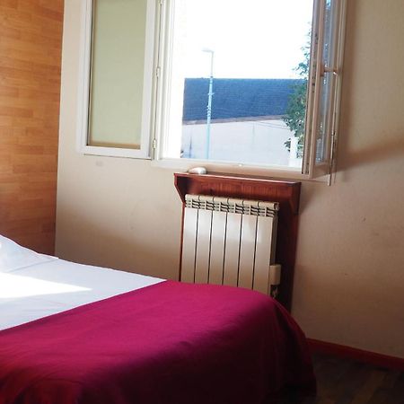 Hotel Le Logis De La Garenne à Morestel Extérieur photo