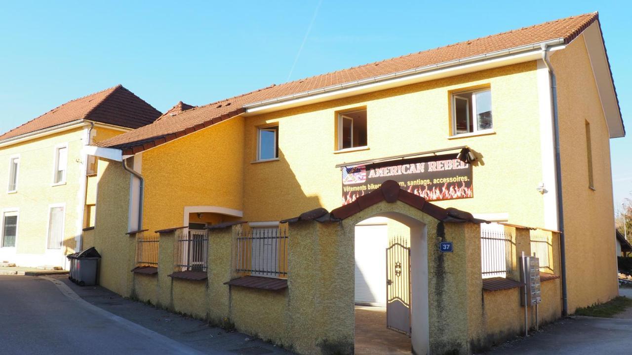 Hotel Le Logis De La Garenne à Morestel Extérieur photo