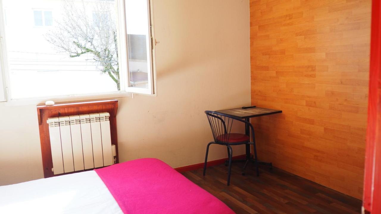 Hotel Le Logis De La Garenne à Morestel Extérieur photo