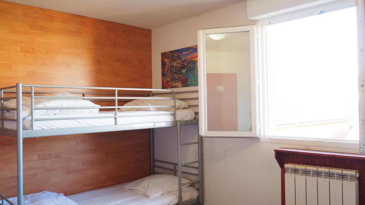 Hotel Le Logis De La Garenne à Morestel Extérieur photo